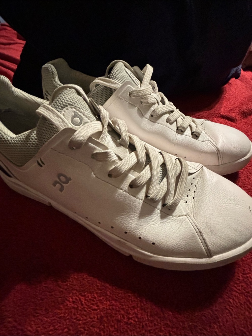 On Clouds The Roger Centre Court Tennis Sneakers in White Women’s size 9